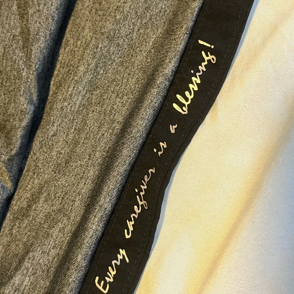 Healing Hands Charcoal Scrub Top - Picture 4 of 5